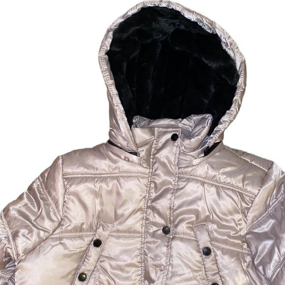 Urban Republic stone puffer coat. Detachable hood with faux fur. Size Medium - Picture 8 of 14